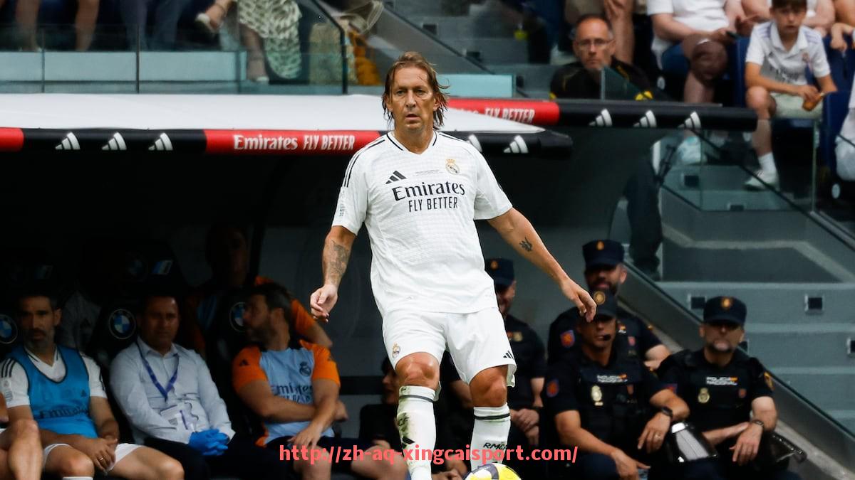 杏彩体育-杰拉德作为英超最佳球员的职业生涯和技术特点全面解析